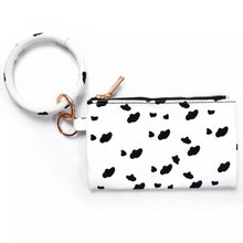 Load image into Gallery viewer, Wristlets - Single Pocket w/ Braclet
